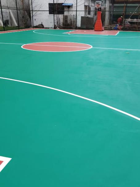 北戴河 球场长期使用易出现地面开裂